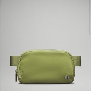 New lululemon everywhere belt bag edamame green